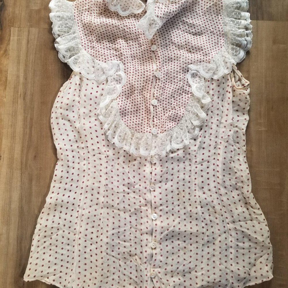 "Laundry" 100% Silk Sheer Blush Polka Dot Short Sleeved Blouse w/lace. Sz Small.